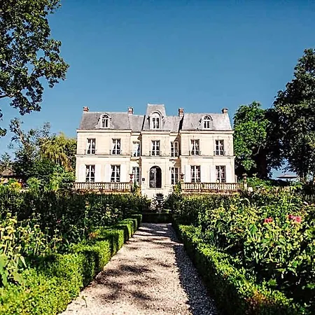 Chateau De Picheny 3*