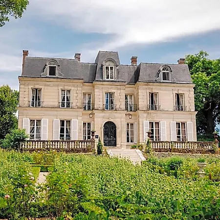 Chateau De Picheny Hotel