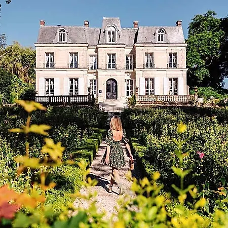 Chateau De Picheny 호텔