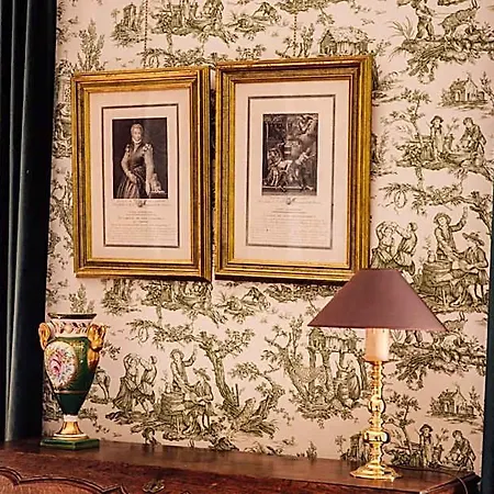 Chateau De Picheny 3*